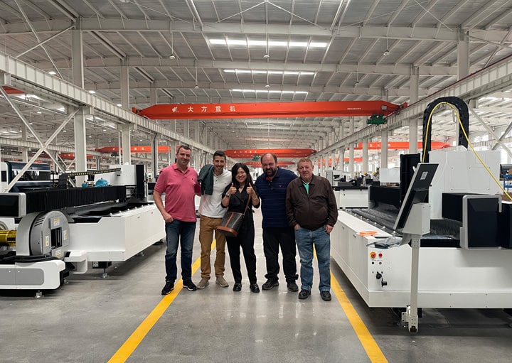 Spanish Customers Inspection of STYLECNC Centro de fabricación de máquinas de corte por láser de fibra
